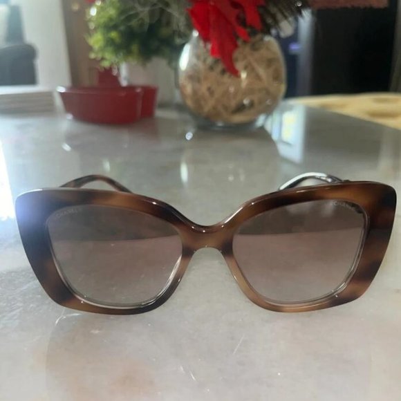 New Chanel CH 5422 B Sunglasses - Picture 8 of 8